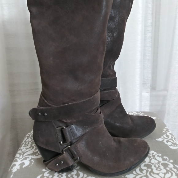 fergie gray boots